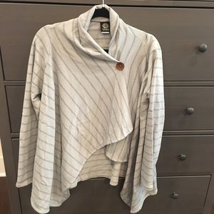 Bobeau button poncho